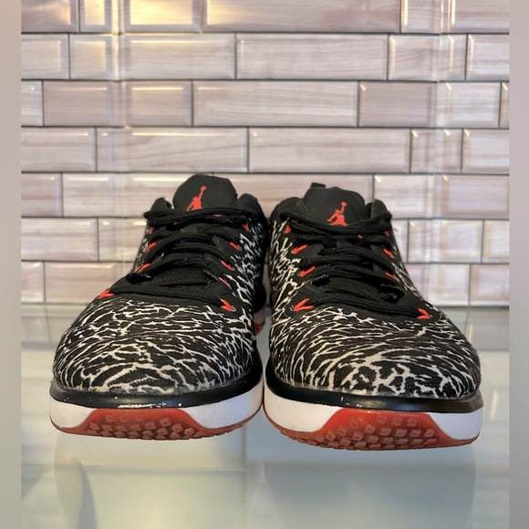 Jordan trainer 1 low elephant infrared.Size11.Used. Authentic. Good condition - Picture 2 of 8